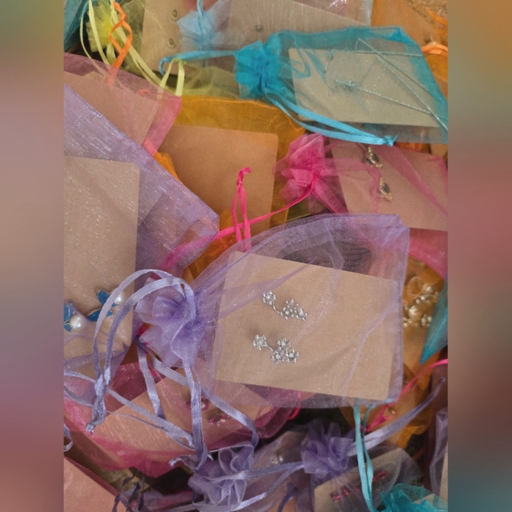 Unique One of a Kind Earrings 💕 Buy 3 &up 20% off ✨️ GwP